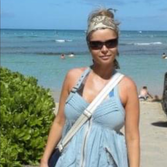 Meet your Posher, Evana - Picture 1 of 2